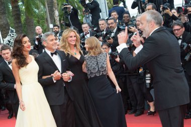 CANNES, FRANCE - 12 MAYIS: Jodie Foster, Julia Roberts, George Clooney, Amal Clooney 12 Mayıs 2016 tarihinde Fransa 'nın Cannes kentinde düzenlenen 69. Cannes Film Festivali' nde 