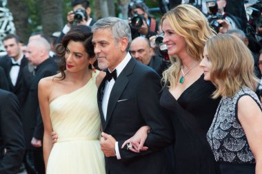 CANNES, FRANCE - 12 MAYIS: Jodie Foster, Julia Roberts, George Clooney, Amal Clooney 12 Mayıs 2016 tarihinde Fransa 'nın Cannes kentinde düzenlenen 69. Cannes Film Festivali' nde 