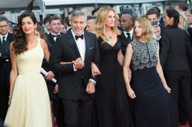 CANNES, FRANCE - 12 MAYIS: Jodie Foster, Julia Roberts, George Clooney, Amal Clooney 12 Mayıs 2016 tarihinde Fransa 'nın Cannes kentinde düzenlenen 69. Cannes Film Festivali' nde 