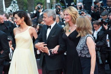 CANNES, FRANCE - 12 MAYIS: Jodie Foster, Julia Roberts, George Clooney, Amal Clooney 12 Mayıs 2016 tarihinde Fransa 'nın Cannes kentinde düzenlenen 69. Cannes Film Festivali' nde 