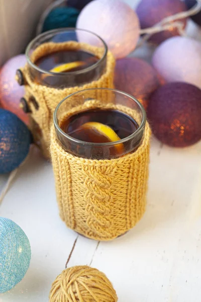 Two cups of delicious tea in yellow knitted sweater — Stock Photo, Image