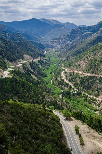 Road in the mountains on Peloponnese island in Greece. Many gree — Stock Photo, Image