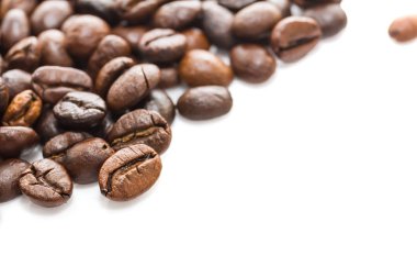  kavrulmuş kahve çekirdekleri. 