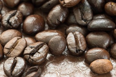 Kavrulmuş kahve çekirdeği yığını