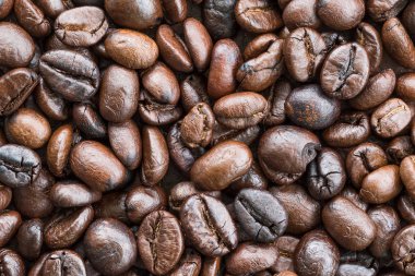  Üstten Görünüm kavrulmuş kahve çekirdekleri beyaz 