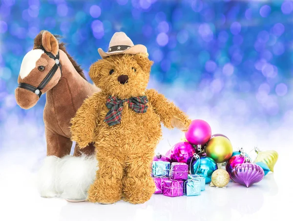 Teddybeer met geschenken en ornamenten Nieuwjaar — Stockfoto