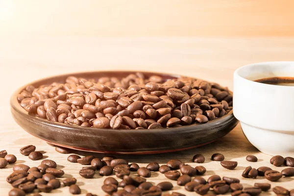 Coffee beans and coffee cup — Stock Photo, Image