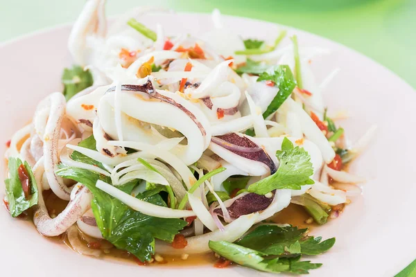 Thajská pikantní chobotnice salát — Stock fotografie