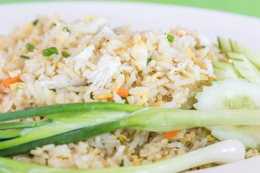 Tayland usulü kızarmış pirinç. 