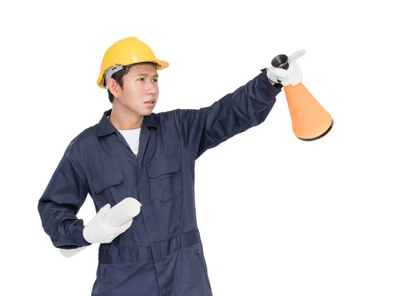 Jovem trabalhador gritando por anunciar através de um megafone — Fotografia de Stock