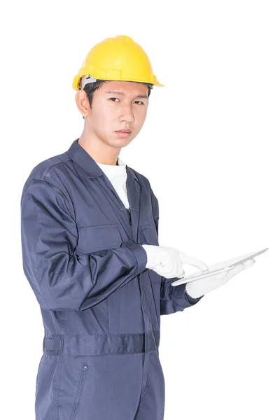 Trabajador usando un comprimido sobre blanco — Foto de Stock