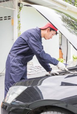 Otomatik mekanik onay motoru araba