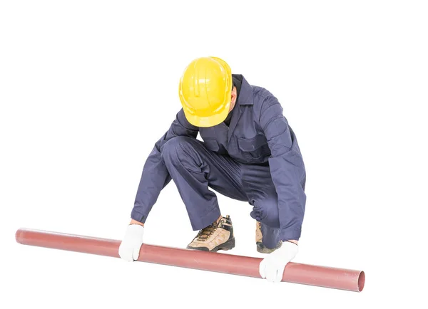 Mladý instalatér drží pvc potrubí — Stock fotografie