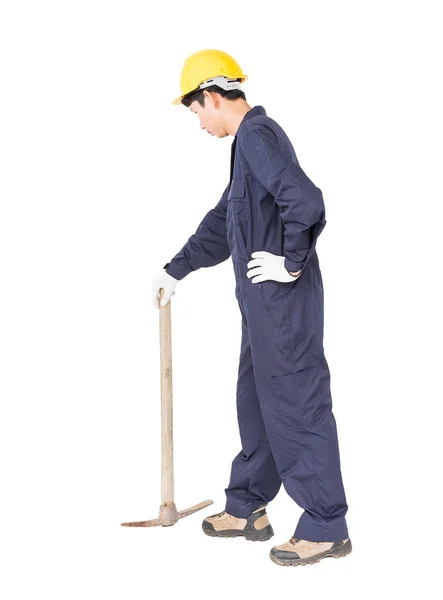 Hombre en uniforme de retención de edad recoger mattock que es un dispositivo de minería —  Fotos de Stock