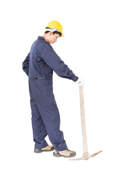 Hombre en uniforme de retención de edad recoger mattock que es un dispositivo de minería — Foto de Stock