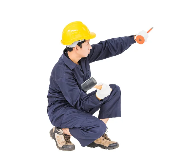 Hombre mantenga martillo y cincel frío en blanco — Foto de Stock