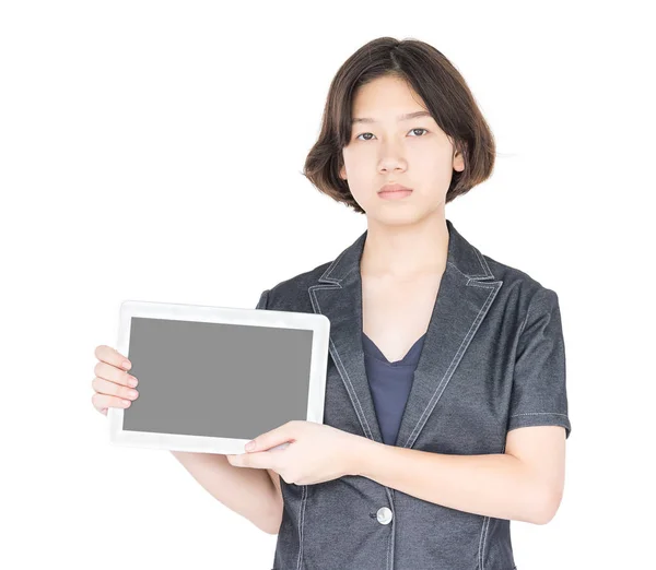 Vrouw met omhoog leeg tabletcomputer — Stockfoto