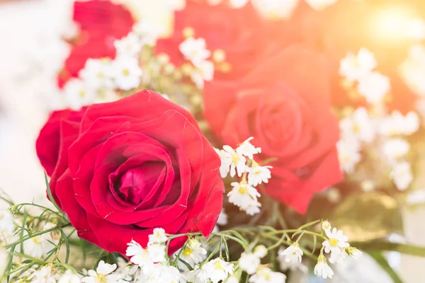 Ramo de rosas rojas de cerca —  Fotos de Stock