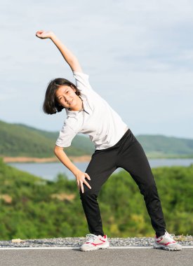 Kadının egzersiz yapması ve açık kadar sıcak