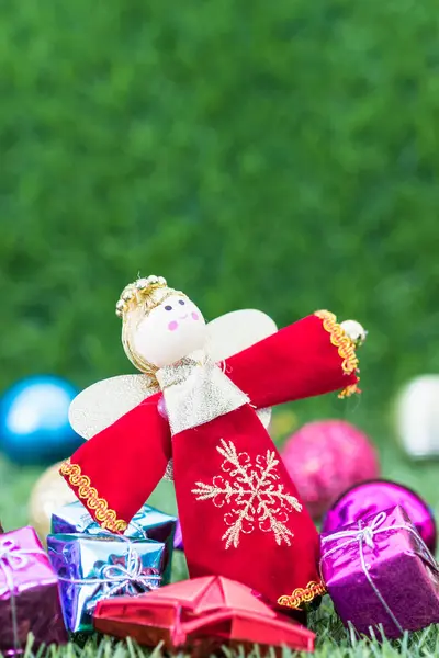 Boneca de anjo de Natal e decoração de Natal — Fotografia de Stock