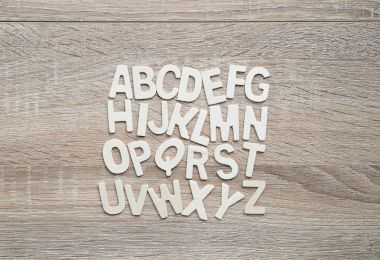 Ahşap arka plan üzerinde ABC