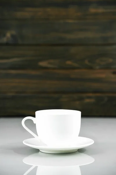 Coffee cup on table with wood background — Stock Photo, Image