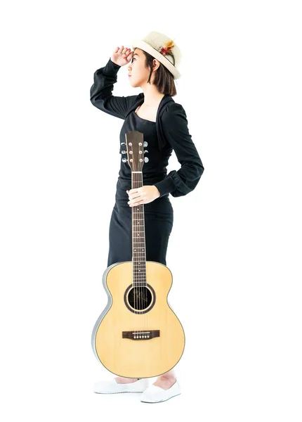 Mulher segurar guitarra música folk guitarra em sua mão — Fotografia de Stock