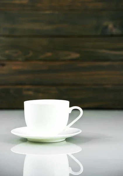 Coffee cup on table with wood background — Stock Photo, Image