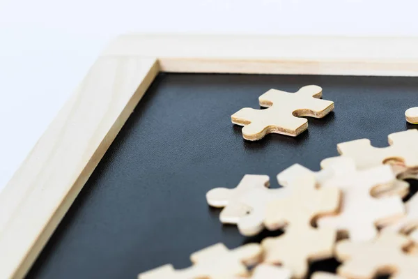 Colpo Puzzle Legno Pezzi Sfondo Nero Business Concept — Foto Stock