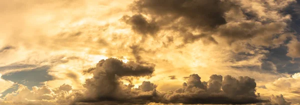 Fantásticas Nubes Por Noche Nubes Panorámicas Por Noche —  Fotos de Stock