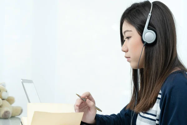 Young Female Long Hair Sitting Living Room Wearing Headphones Learning — Stock Photo, Image