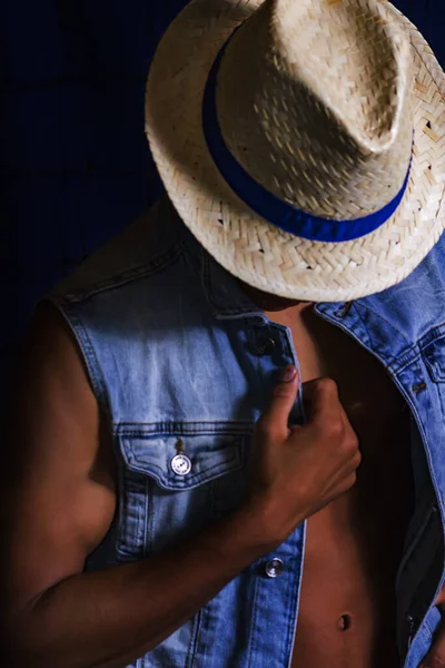 Young African Man Jlet Jeanz Face Covered Straw Hat — Stock Photo, Image