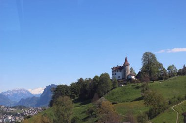 İsviçre 'de güzel bir kale. Pilatus