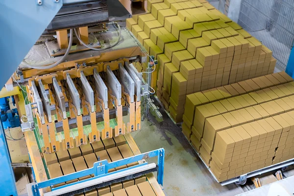 Brickyard. Atölye yığılmış tuğla üstten görünüm