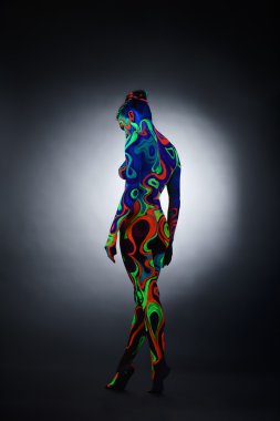 Vücut sanatı. Kamera arkası poz çıplak kız