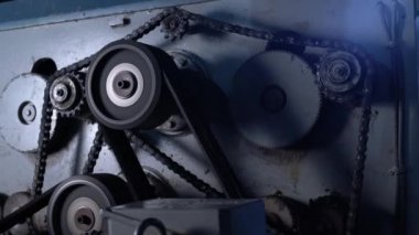 Kereste fabrikası. Dişli ve zincir görünümünü döndürmek çekme