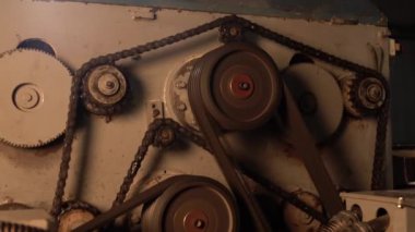 Gears'ı çalıştıran makine üzerinde dönen yakın çekim görünümü
