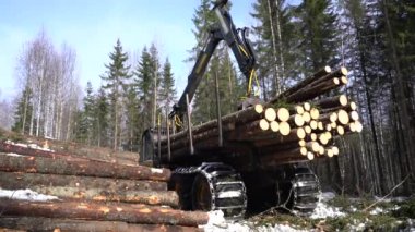Makine ile robot kol görünümünü günlükleri asansörleri