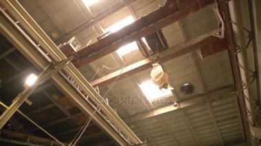 Süspansiyon vinç üretim salonunda görüntüleyin