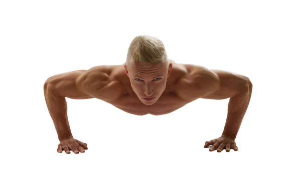 Naked bodybuilder posing while doing push-ups — Stock Photo, Image