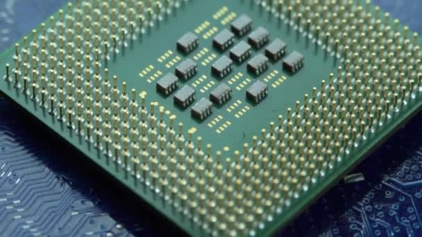 Hardware. Foto des Prozessors auf der Hauptplatine — Stockvideo