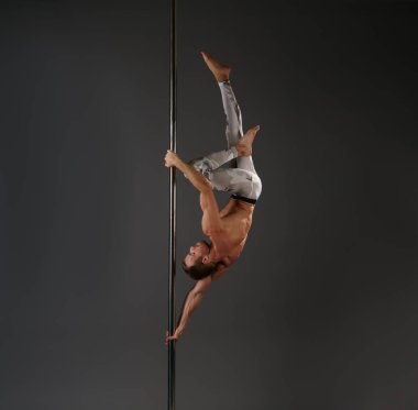 Pilon pole dance Studio adlı erkek dansçı