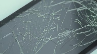 Kırık cep telefonu ekran