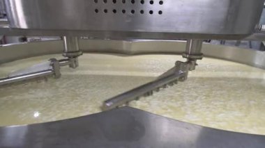 Süt ürünleri büyük tank içeriği ile