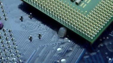 Cpu soketinde bardak kadar kapatın