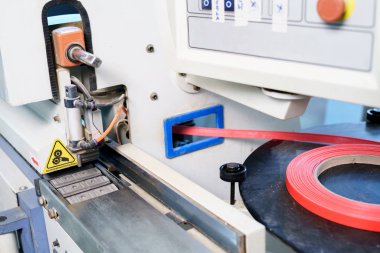 Kenar yapıştırma makinesi mobilya üretiminde