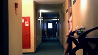 Bavul kadınla görünümünü bırakır