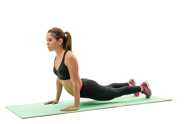 Mooie fitnesstrainer in toptraining op mat — Stockfoto