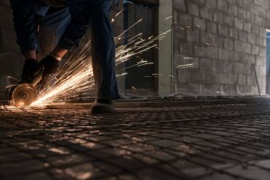 Metal tamir ediliyor Studio için elektrikli testere