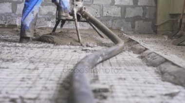 Alt kat görünümü üzerinde çimento şap yapma